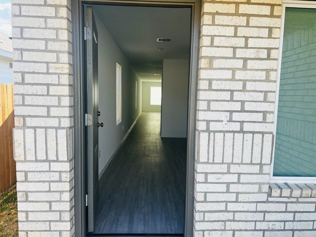 Building Photo - 21027 Newberry Grv Ln