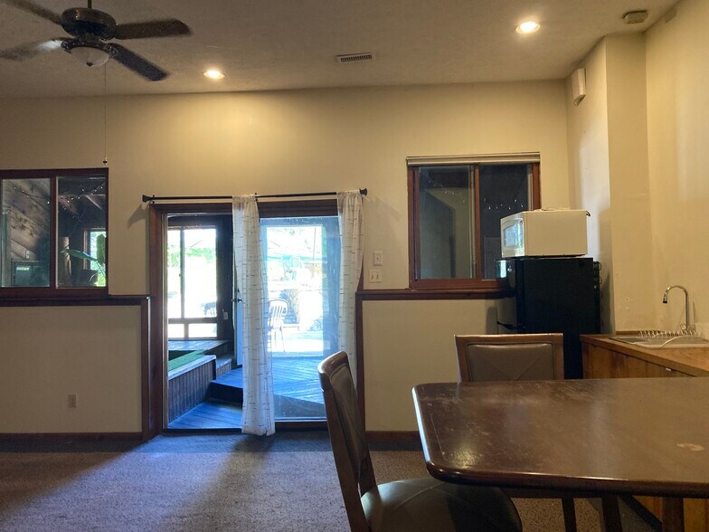 Kitchenette - 5219 Cottonwood Dr
