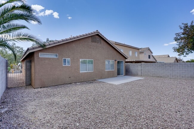Building Photo - Charming Single-Story in Silverado Ranch!