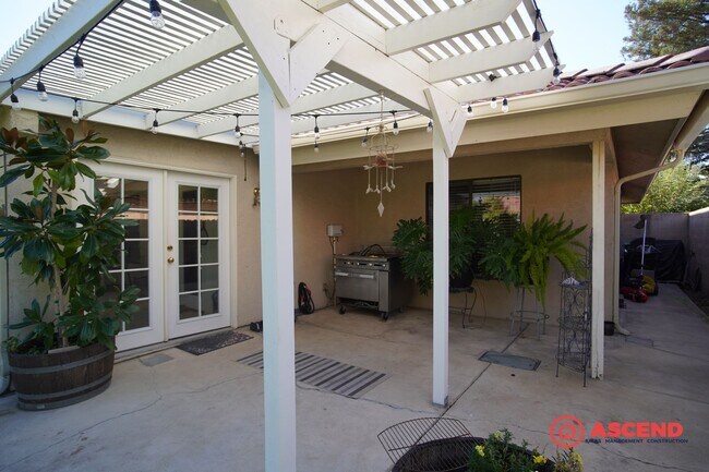 Building Photo - FULLY FURNISHED, Beautiful Home Located In Rosedale Area!