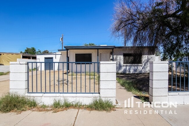Primary Photo - 7201 N 26th Ln