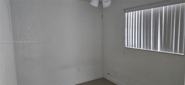 Building Photo - 1200 SW 30th Ave