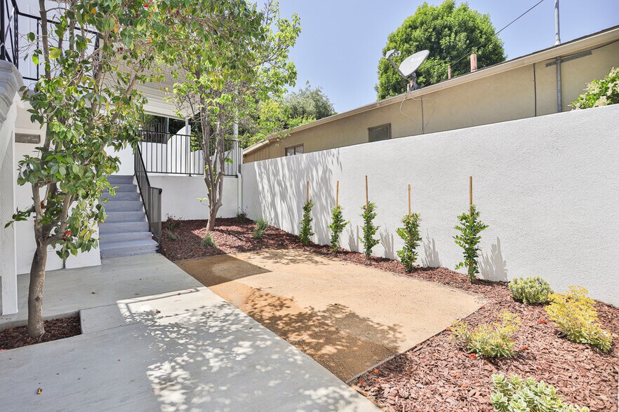 Building Photo - 1425 El Paso Dr