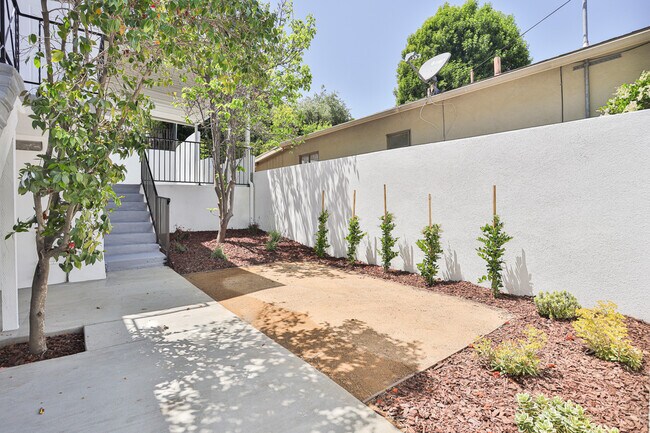 Building Photo - 1425 El Paso Dr