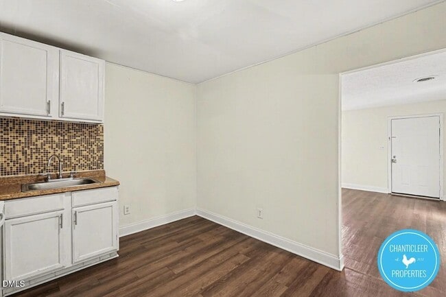 Building Photo - 115 Florence St