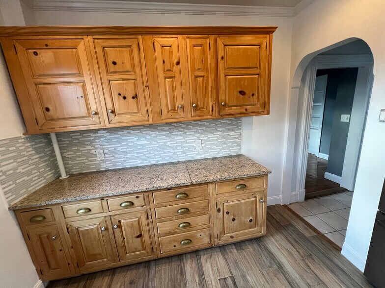 Building Photo - 152 Urban St