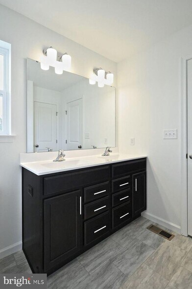Building Photo - 36 Shillington Ln