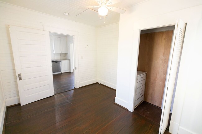 Building Photo - Recently Renovated Charming 2 Bedroom 1 Ba...