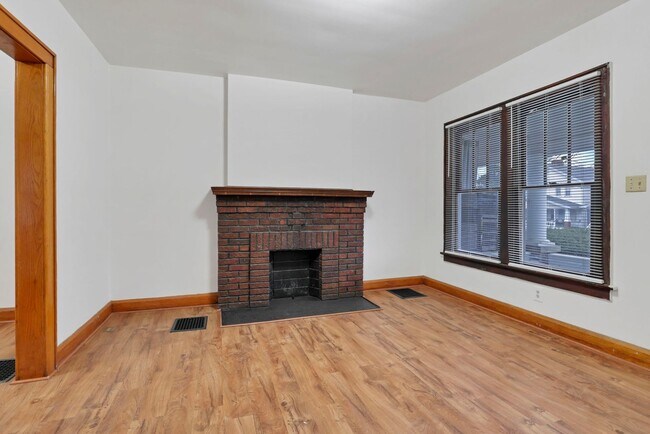 Building Photo - 1161-1163 Linwood Ave