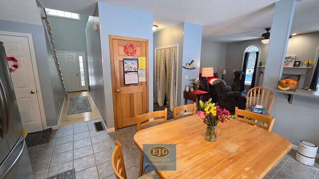 Building Photo - 126 Pinecrest Rd