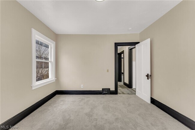 Building Photo - 1063 E 171st St