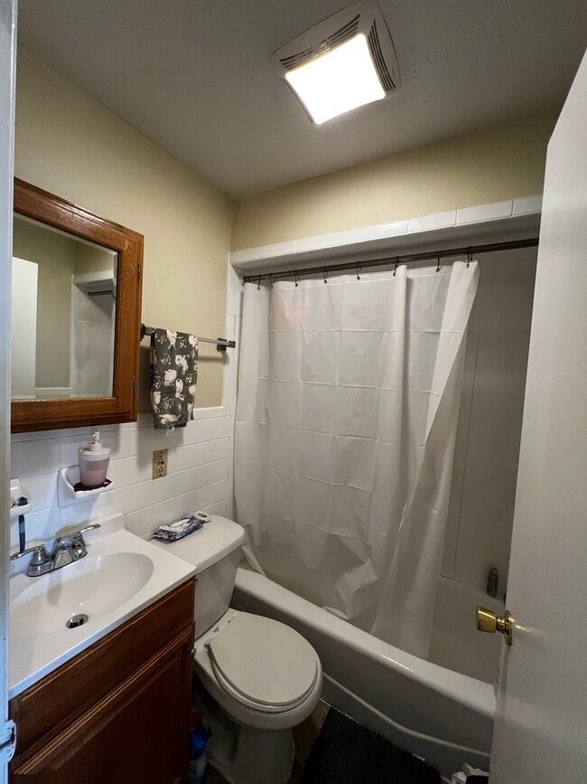 Building Photo - 10 Hyde Park Ave