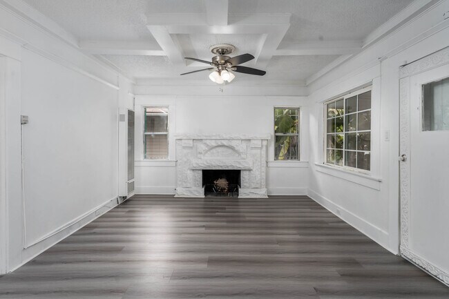 Building Photo - 2022 W 31st St