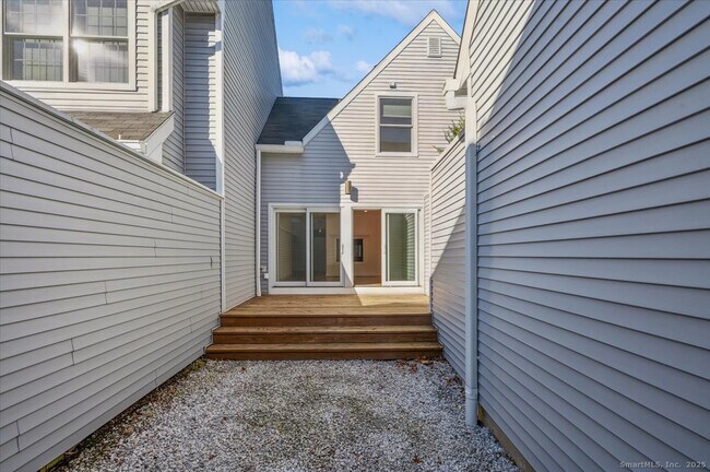 Building Photo - 66 Wilton Crest Rd