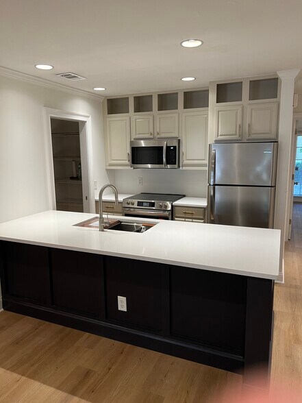 Building Photo - 317 W Taylor St