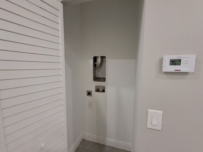 Building Photo - 213 Hightower Ave S