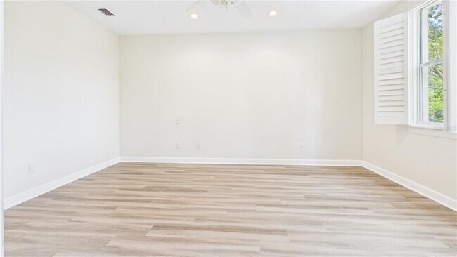 Building Photo - 505 S Tampania Ave