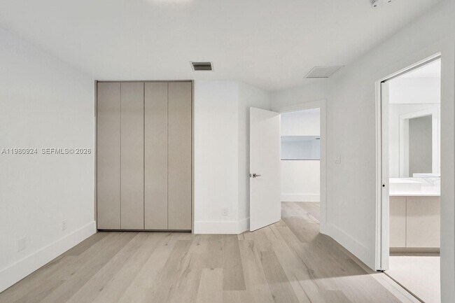 Building Photo - 4100 E Gardenia Ave