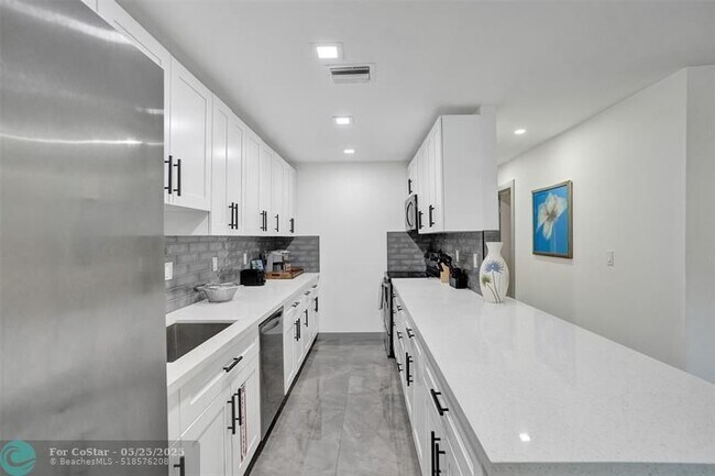 Building Photo - 909 SW 16th St