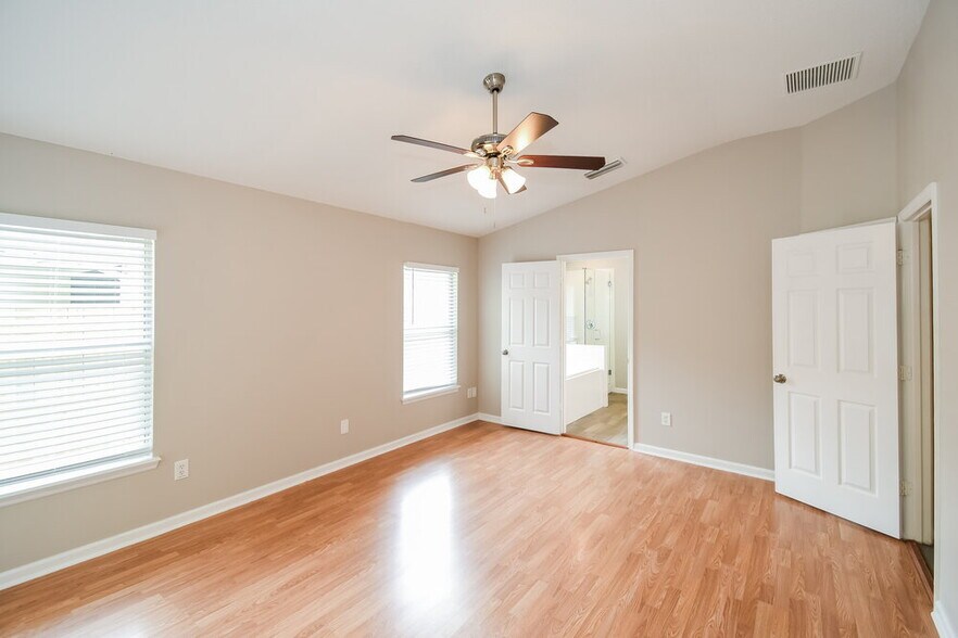 Building Photo - 1032 Beckingham Dr