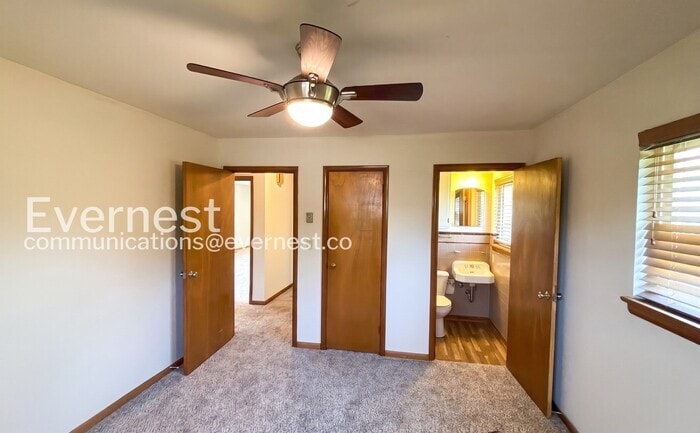 Building Photo - 1407 Cloverdale Cir