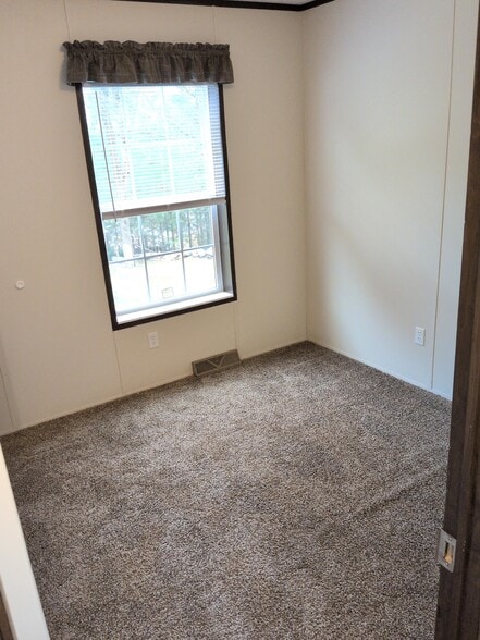 Building Photo - 106 Pine Grove Dr