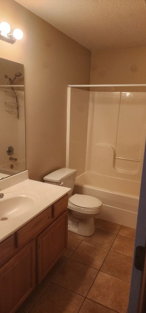 Building Photo - 2 Bed 2.5 Bath Townhome