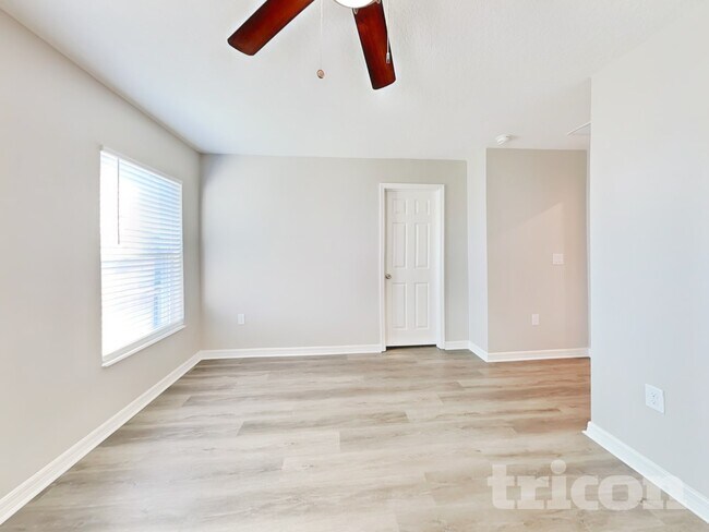 Building Photo - 624 Bullrush Ct