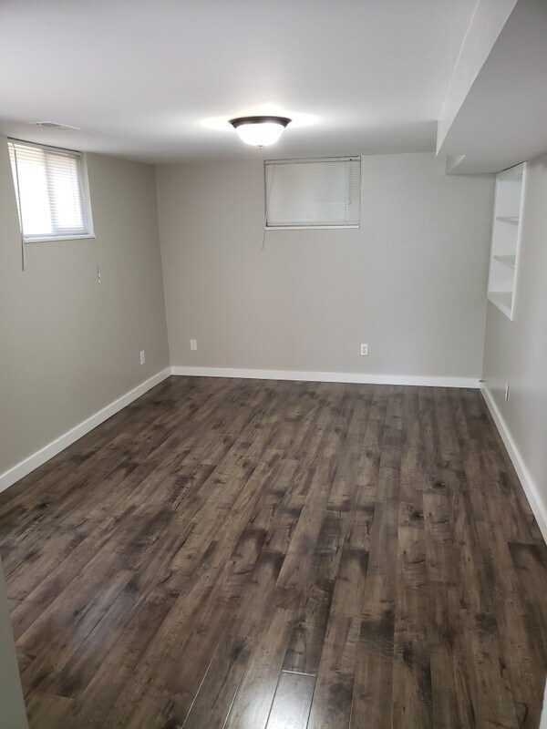Building Photo - 635 E 500 S