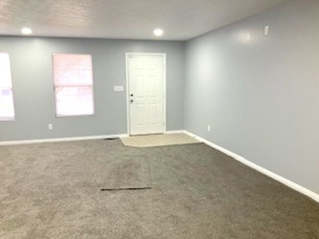 Building Photo - ***Spacious DREAM HOME w/Fresh Paint New A...