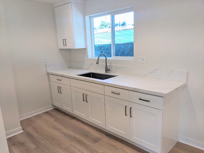 Building Photo - 2102 Thurman Ave.