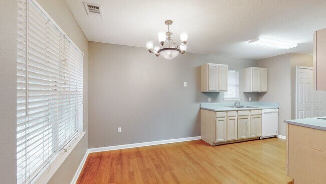 Building Photo - 3 Bedroom 2 Bathroom Home - Hope Creek Subdivision - Richmond Hill