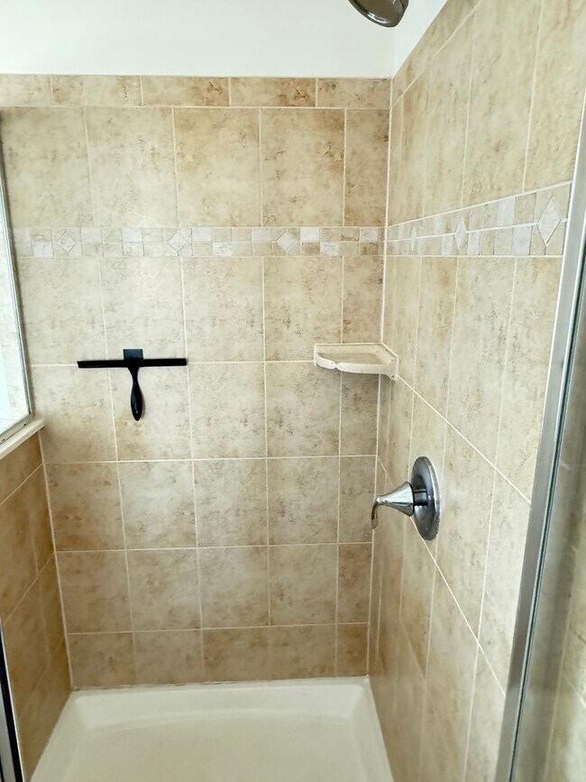 Building Photo - End-Unit Cornelius Townhome | 3BR + Flex Room | Fenced Courtyard | Near Birkdale & Greenway