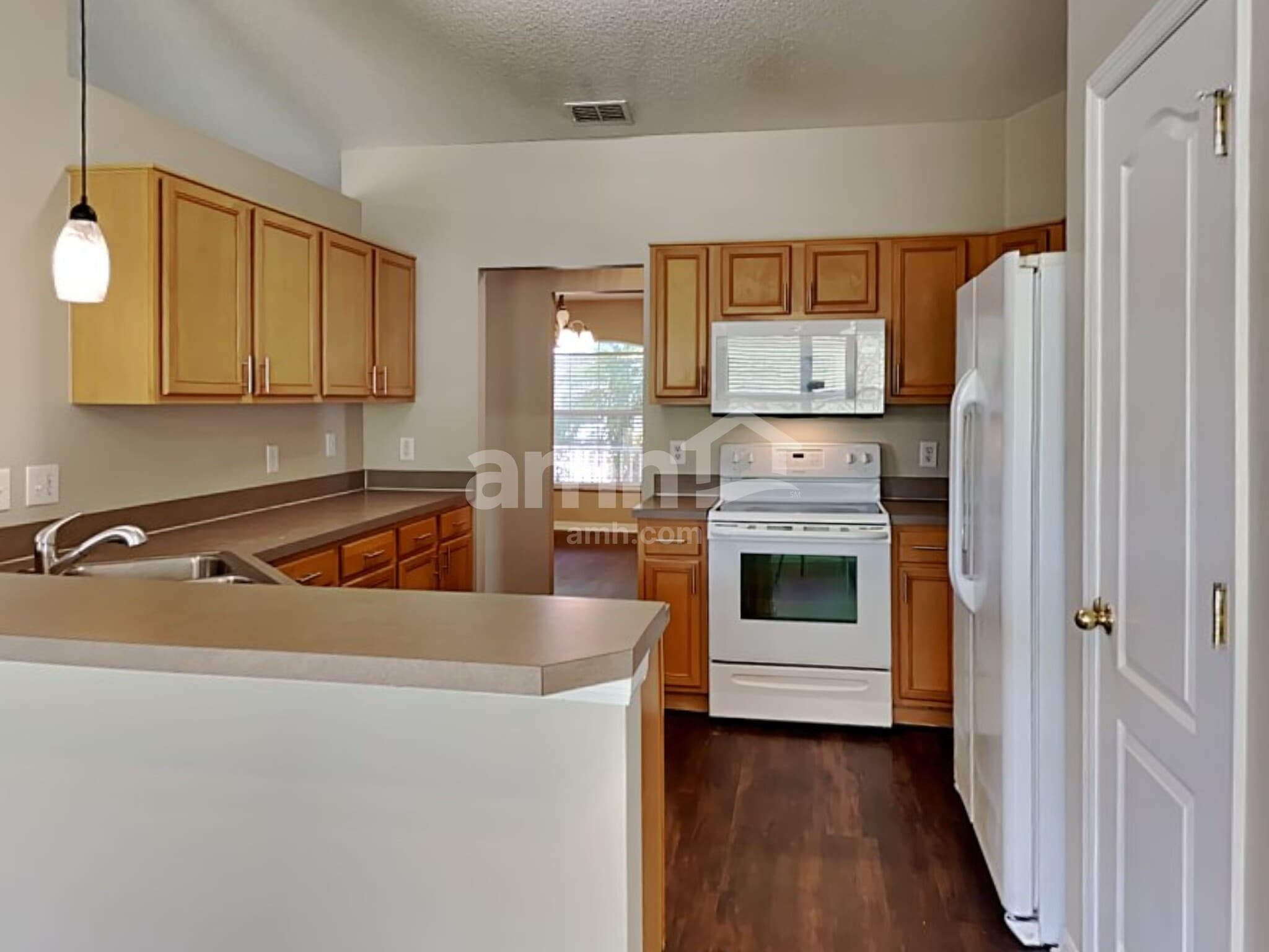 Building Photo - 1913 Southern Oak Loop