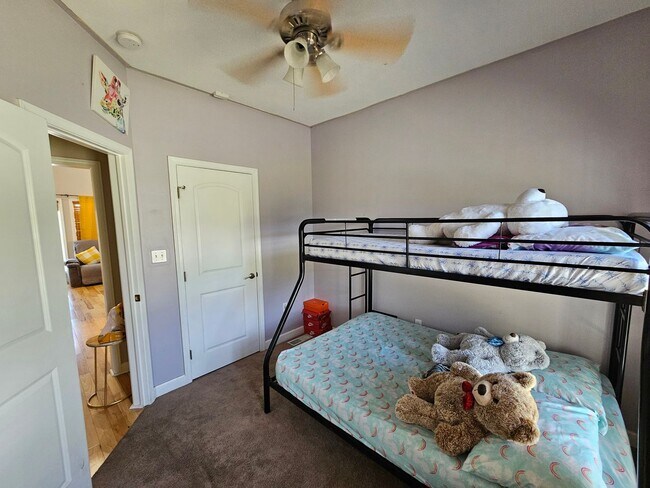 Building Photo - 4 Bedroom, 3 Bathroom home AVAILABLE 6/4/26