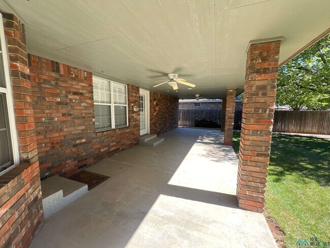 Building Photo - 721 Jeanie Dr