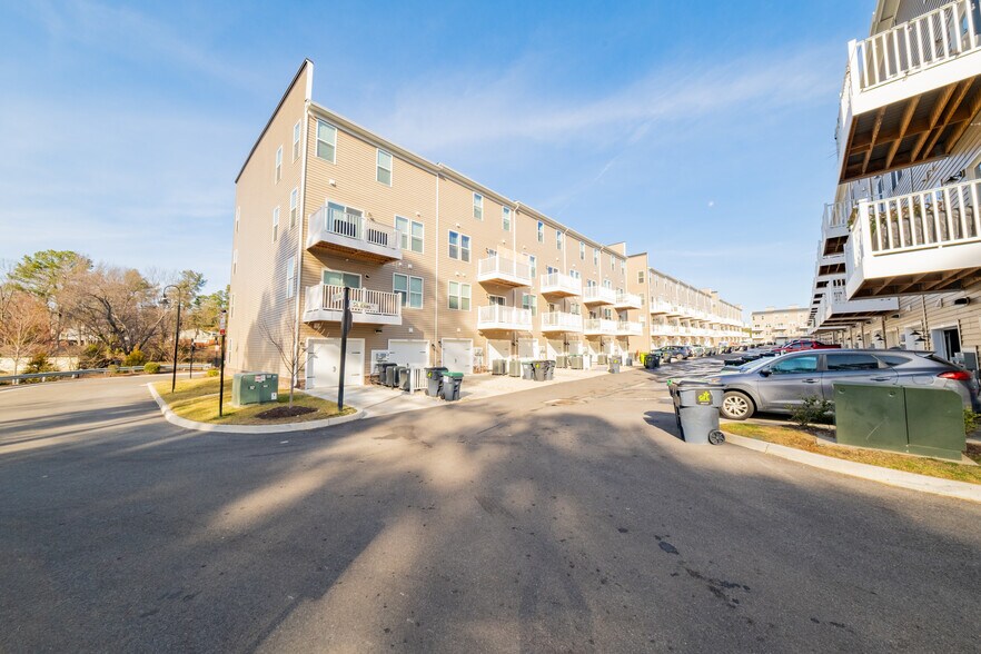 Building Photo - 2707 Acadia Dr