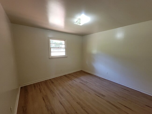 Building Photo - 2 Bedroom Duplex