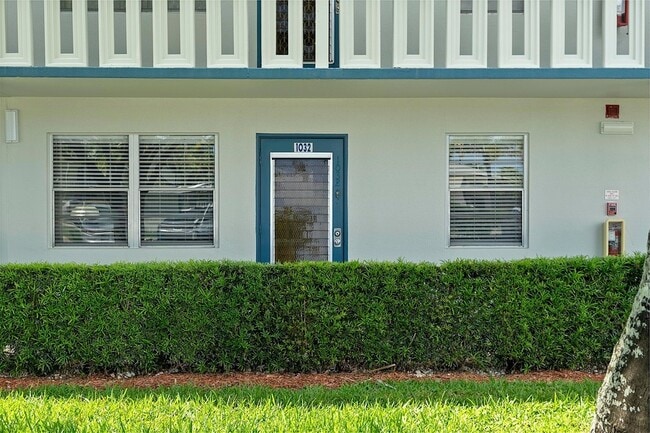 Building Photo - 1032 Lincoln B