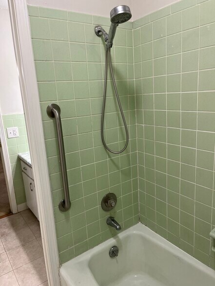 Building Photo - 611 E Mountcastle Dr