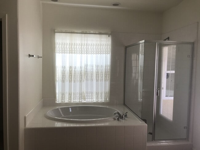 Building Photo - Beautiful & Spacious home!