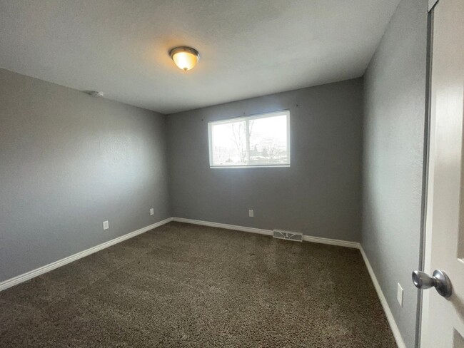 Building Photo - $0 DEPOSIT OPTION. LUXURY ARVADA RENTAL: U...