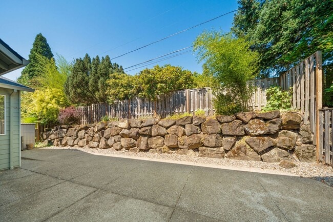 Building Photo - 10657 SW Adele Dr