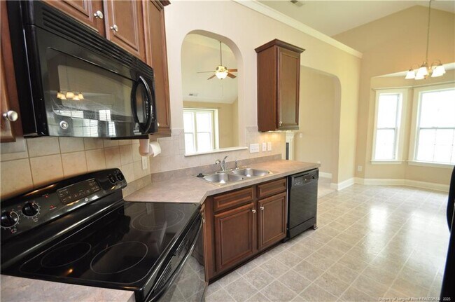 Building Photo - 409 Braxman Ln