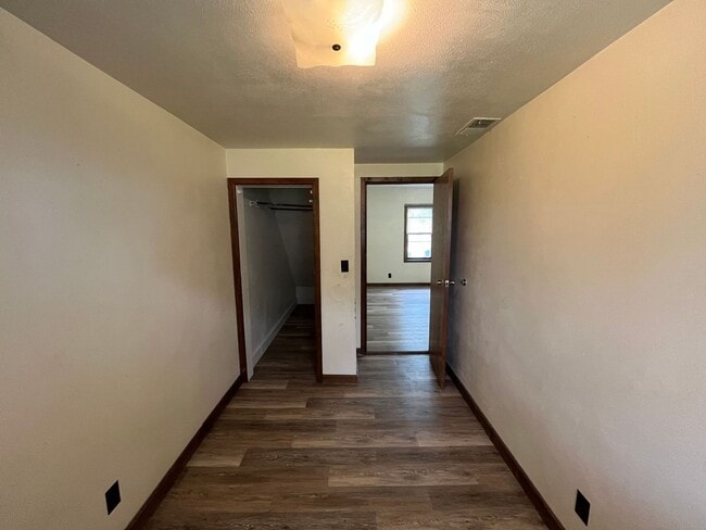Building Photo - 310 W Arnold St