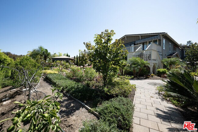 Building Photo - 9 Casaba Rd