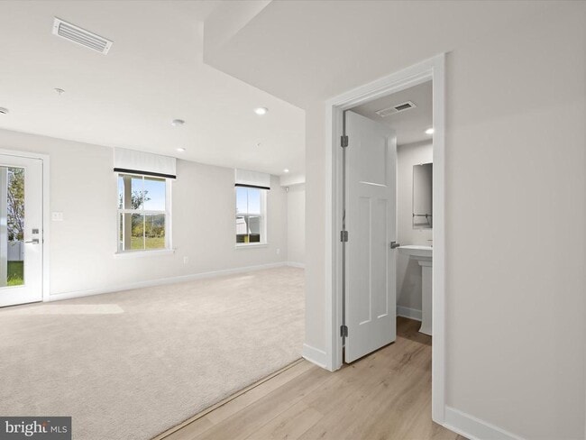 Building Photo - 7840 Blackbriar Wy