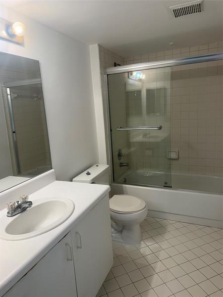 Building Photo - 950 SW 138th Ave