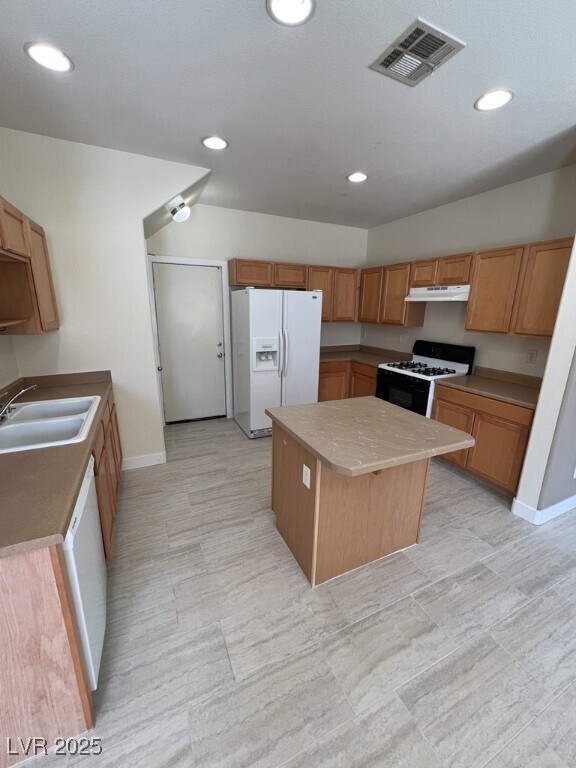 Building Photo - 733 Easter Lily Pl
