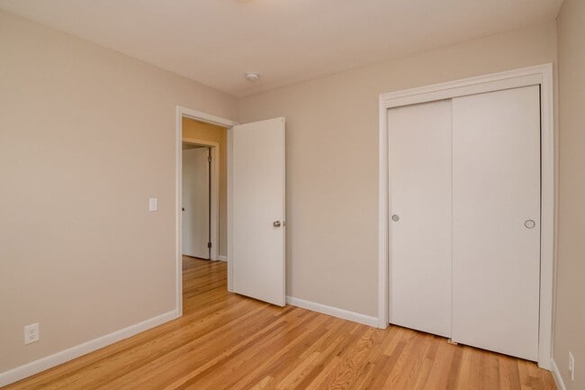 Building Photo - 1427 Woodland Dr